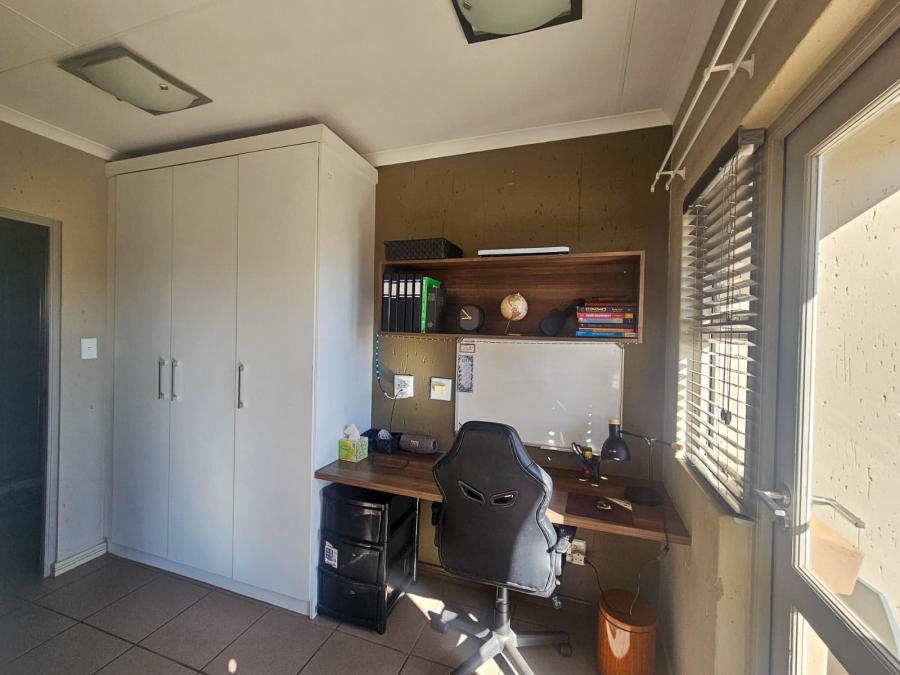 1 Bedroom Property for Sale in Van Der Hoff Park North West